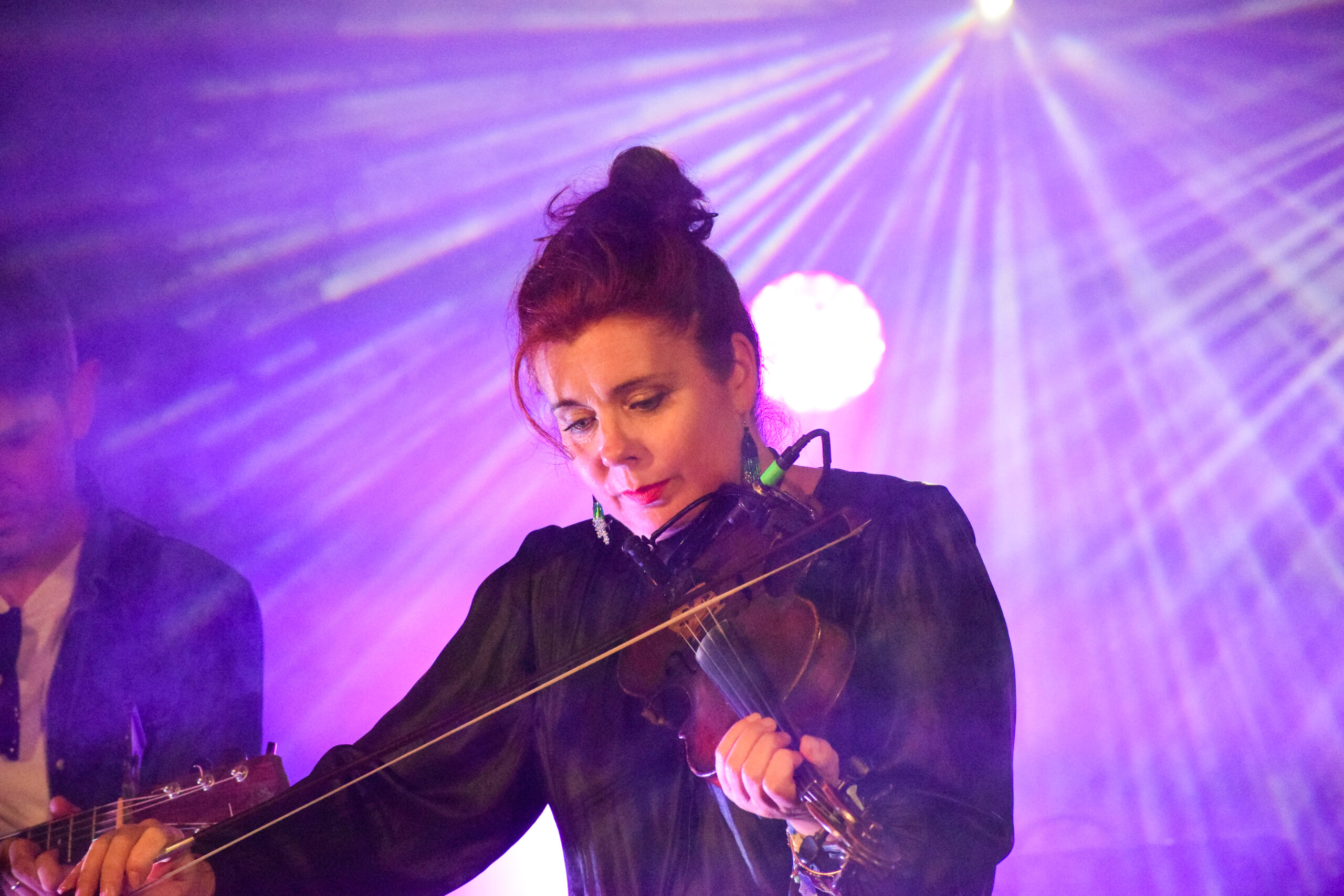 Fiddle player Imogen, Mik Pyro band